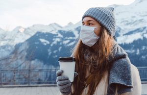 Neteisingas kaukių dėvėjimas ne tik neapsaugo nuo COVID-19, bet ir žaloja odą