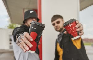 Populiarioji hiphopo grupė „8 Kambarys” tapo poetais – muzikos padangėje to dar nebuvo
