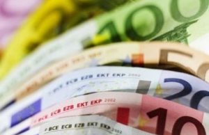 Prognozuojama, jog atlyginimai Airijoje smarkiai augs