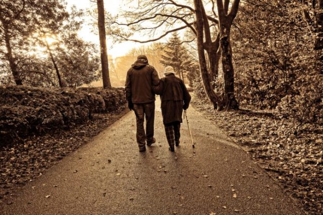 Senior_old_people_walking-696x464