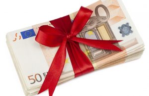 Vyriausybė tariasi dėl pandemjos premijos išmokėjimo Airijos žmonėms, papildomos „Bank Holiday” dienos įvedimo ir premijos priešakinėse pozicijose dirbusiems per „Covid-19”
