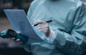 Europą vėl kausto pandemija: kai kurios šalys imasi suvaržymų, o PSO viską stebi su nerimu