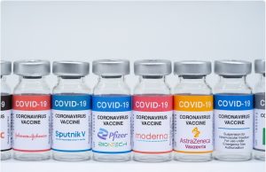 Dėl COVID-19 vakcinų šalutinio poveikio Lietuvoje gauta per 6 tūkst. pranešimų: po trečiosios dozės – apie 10 proc. pranešimų