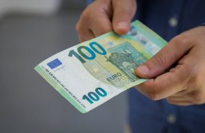 Tūkstančiai Lietuvos gyventojų gaus 100 eurų išmokas už COVID-19 skiepą: pinigai bus mokami ir kitąmet