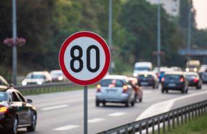 Greičio mėgėjų dienos ES šalyse suskaičiuotos: priėmus naują įstatymą viršyti leistiną greitį bus kone neįmanoma
