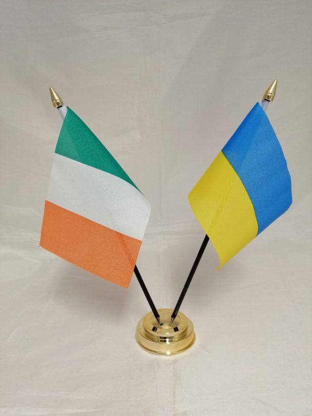 ukraine-with-ireland-friendship-table-flag-56950-p