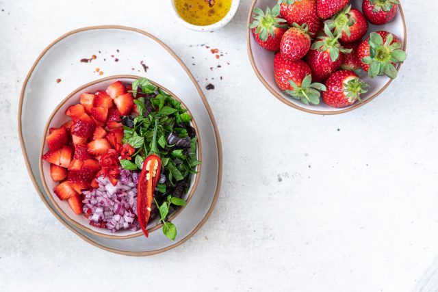 Ingredients,For,Making,Strawberry,Salsa