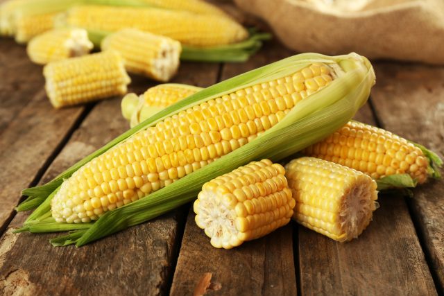 Fresh,Corn,On,Cobs,On,Rustic,Wooden,Table,,Closeup