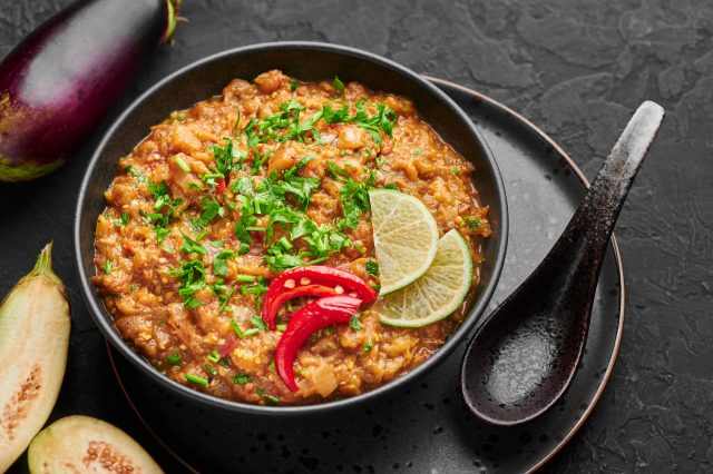 Baingan,Bharta,Or,Roasted,Mashed,Eggplant,In,Black,Bowl,On