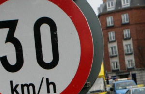 Kitais metais transporto eismo greitis Airijos miestuose bus sumažintas iki 30 km/h ir sugriežtinta jo kontrolė
