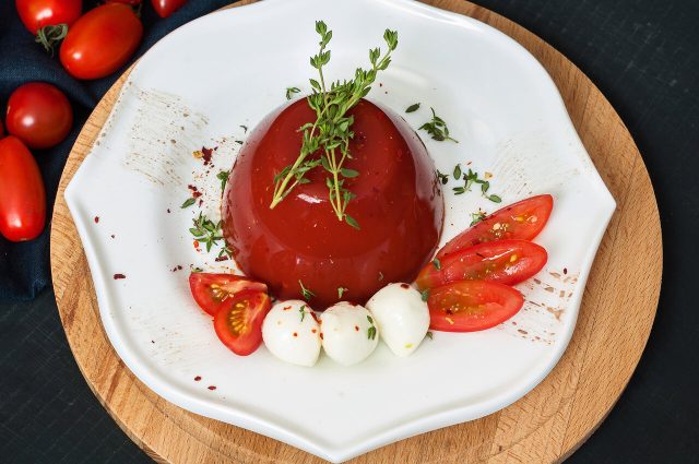 Tomato,Jelly,With,Mozzarella,Closeup