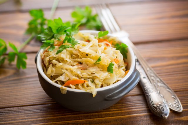 Braised,Cabbage,With,Carrots,,Onions,And,Herbs,In,A,Ceramic